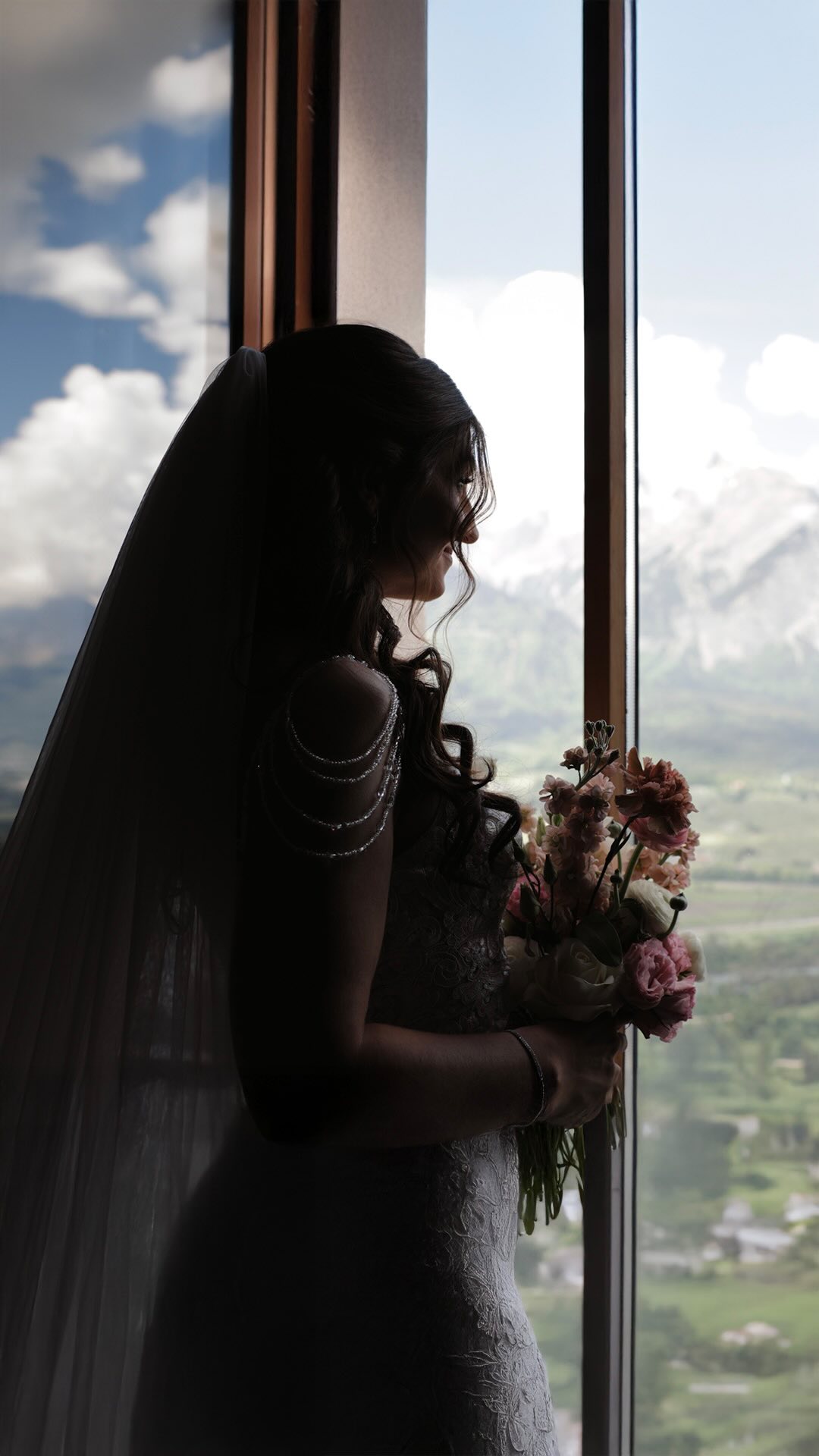 Kleiner Einblick in die gestrige, emotionale und wunderschöne Hochzeit von S & E im @schlosswartenstein in Bad Ragaz. Vielen Dank für euer Vertrauen. Danke auch an @lightmoment.ch für die super Zusammenarbeit. #hochzeitschweiz #hochzeitsvideo #hochzeitsfilm #hochzeitsvideograf #heiraten2025 #heiraten2026 #luzern #zürich