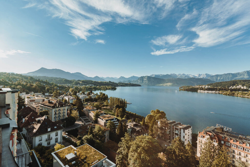 Aussicht während der Traaung vom Balkon des Art Deco Hotel Montana Luzern auf den Vierwaldstättersee