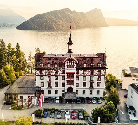 Luftaufnahme des Hotel Vitznauerhof in Vitznau am Vierwaldstättersee