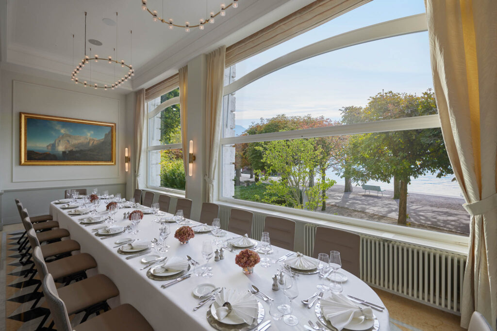 Geschmückter Tisch einer Hochzeit im Mandarin Oriental Palace Luzern